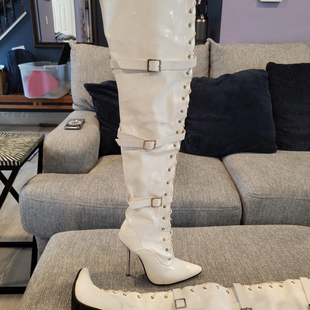 Elegant White Patent Heeled Boots